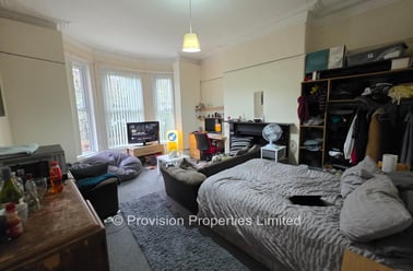 Ash Grove, Hyde Park, Leeds - Image 3