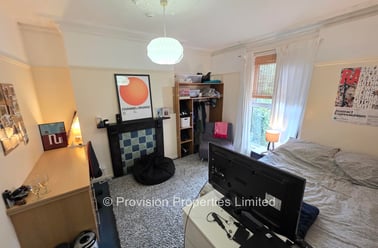 Ash Grove, Hyde Park, Leeds - Image 2