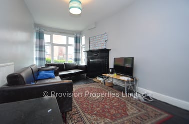 Manor Drive, Hyde Park, Leeds - Image 2