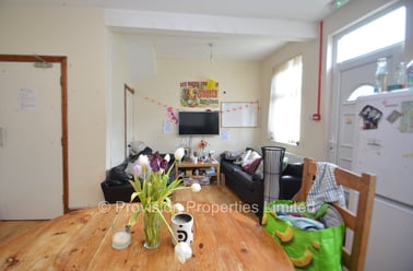 Brudenell Mount, Hyde Park, Leeds - Image 3