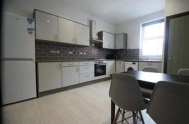Harold Avenue, Hyde Park, Leeds - Image 2