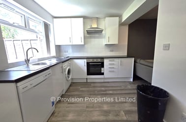 St Annes Drive, Burley, Leeds - Image 2