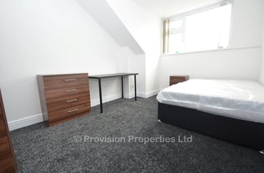 Elizabeth Street, Hyde Park, Leeds - Image 3