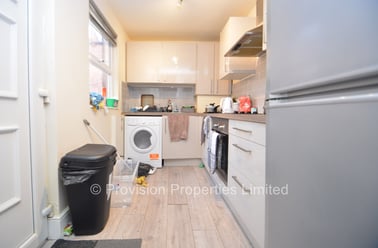 Blandford Grove, Woodhouse, Leeds - Image 3