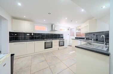 Headingley Avenue, Headingley, Leeds - Image 2