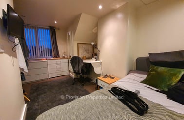 Royal Park Grove, Hyde Park, Leeds - Image 2