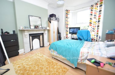 Cliff Mount, Rampart Road, Leeds - Image 3