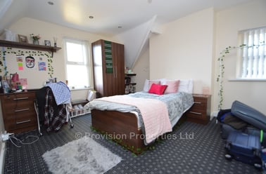 Kirkstall Lane, Headingley, Leeds - Image 3