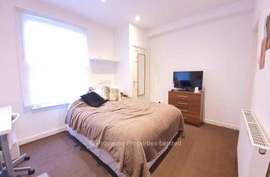 Royal Park Road, Hyde Park, Leeds - Image 3
