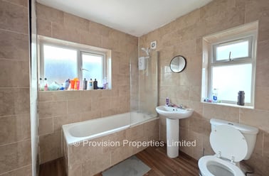 Dennistead Crescent, Headingley, Leeds - Image 2