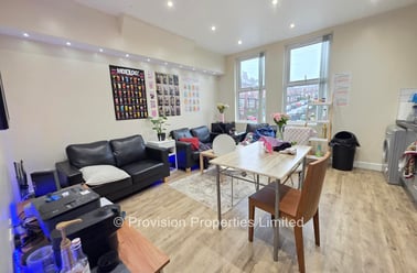 Brudenell Grove, Hyde Park, Leeds - Image 3
