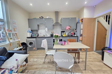 Brudenell Grove, Hyde Park, Leeds - Image 2