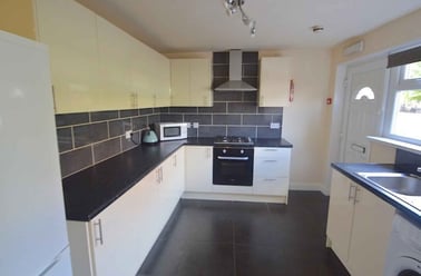 Beechwood Crescent, Burley, Leeds - Image 3