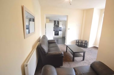 Beechwood Crescent, Burley, Leeds - Image 2