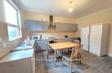 Welton Mount, Hyde Park, Leeds - Image 3