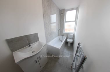 Brudenell Grove, Hyde Park, Leeds - Image 2
