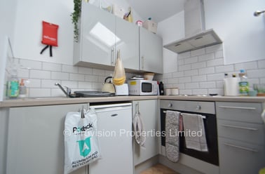 Moorland Road, Hyde Park, Leeds - Image 3