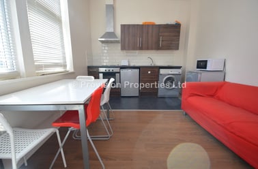 Moorland Avenue, Hyde Park, Leeds - Image 2