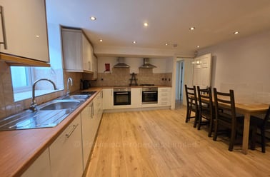 Headingley Avenue, Headingley, Leeds - Image 2