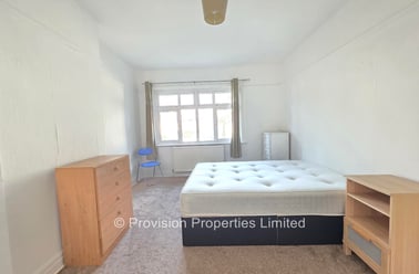 St Chads Drive, Headingley, Leeds - Image 3