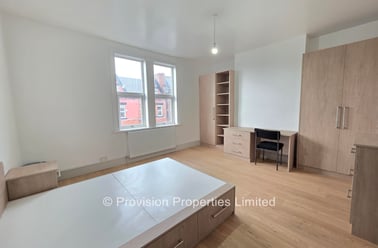 Manor Drive, Hyde Park, Leeds - Image 3