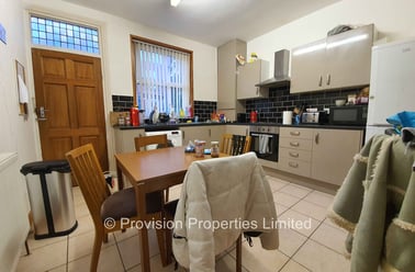 Welton Mount, Hyde Park, Leeds - Image 2