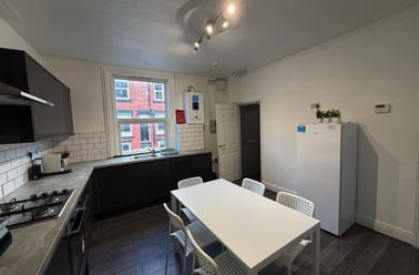 Thornville Mount, Hyde Park, Leeds - Image 3