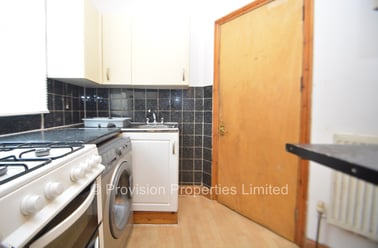 Autumn Terrace, Burley, Leeds - Image 2