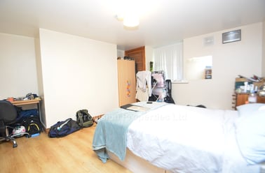 Chestnut Avenue, Hyde Park, Leeds - Image 3