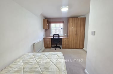 Brudenell Mount, Hyde Park, Leeds - Image 3