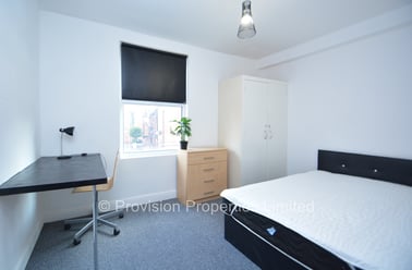 Royal Park Road, Hyde Park, Leeds - Image 3