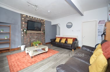 Manor Drive, Hyde Park, Leeds - Image 2