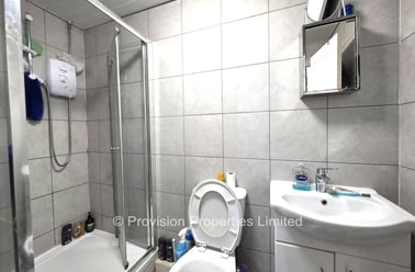 Moorland Road, Hyde Park, Leeds - Image 2