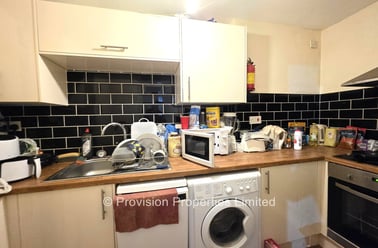 Moorland Road, Hyde Park, Leeds - Image 3