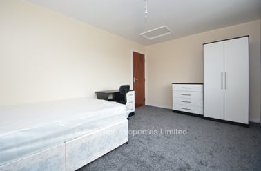 Howden Gardens, Hyde Park, Leeds - Image 3