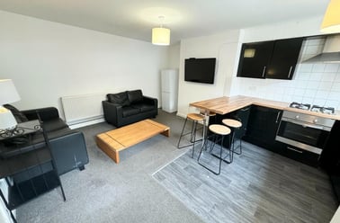 Brudenell View, Hyde Park, Leeds - Image 3