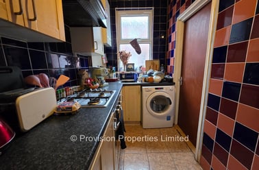 Thornville Avenue, Hyde Park, Leeds - Image 3