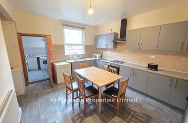 Welton Mount, Hyde Park, Leeds - Image 3