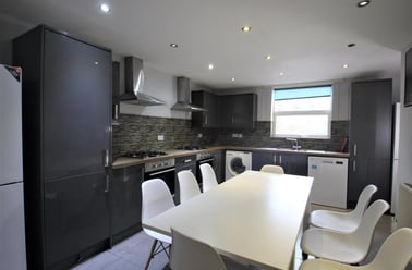 Hyde Park Road, Hyde Park, Leeds - Image 2
