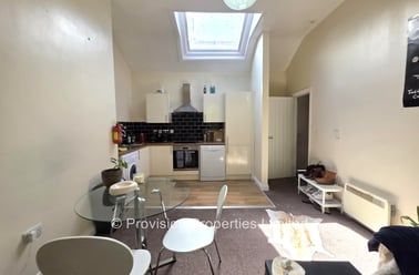 Moorland Road, Hyde Park, Leeds - Image 3