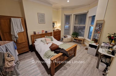 Queens Road, Hyde Park, Leeds - Image 2