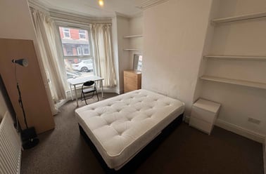 Hessle View, Hyde Park, Leeds - Image 3