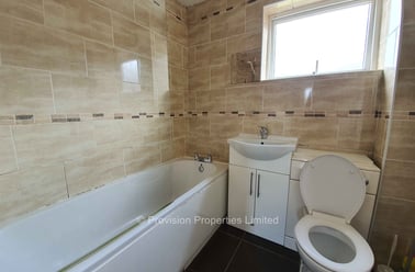 Consort View, Hyde Park, Leeds - Image 2