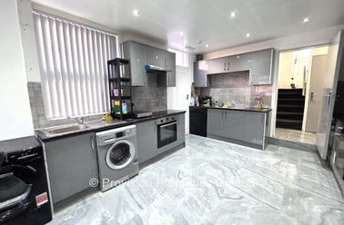 Bainbrigge Road, Headingley, Leeds - Image 3