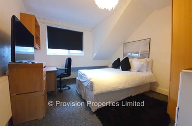 Brudenell Avenue, Hyde Park, Leeds - Image 2