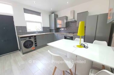 Royal Park Road, Hyde Park, Leeds - Image 3