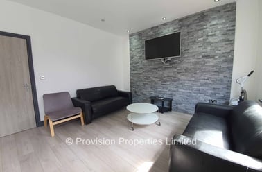 Royal Park Road, Hyde Park, Leeds - Image 2