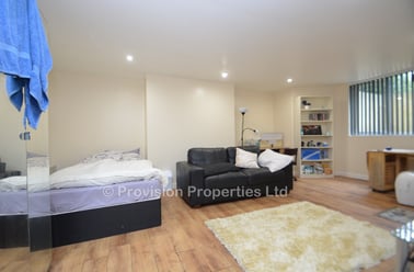 North Grange Mount, Headingley, Leeds - Image 2