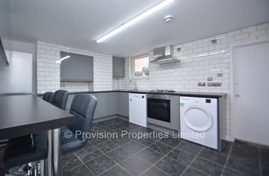 Hessle View, Hyde Park, Leeds - Image 2