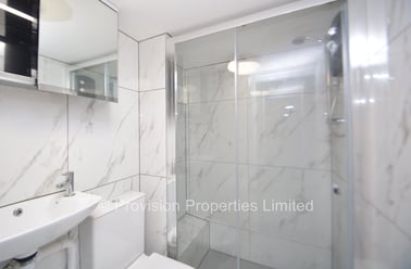 Hessle View, Hyde Park, Leeds - Image 3